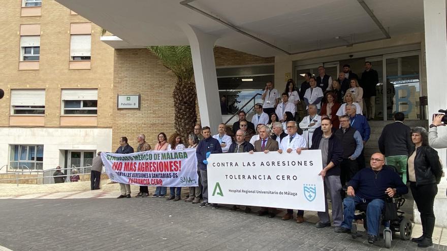 Concentración contra la última agresión a dos facultativas en Málaga.