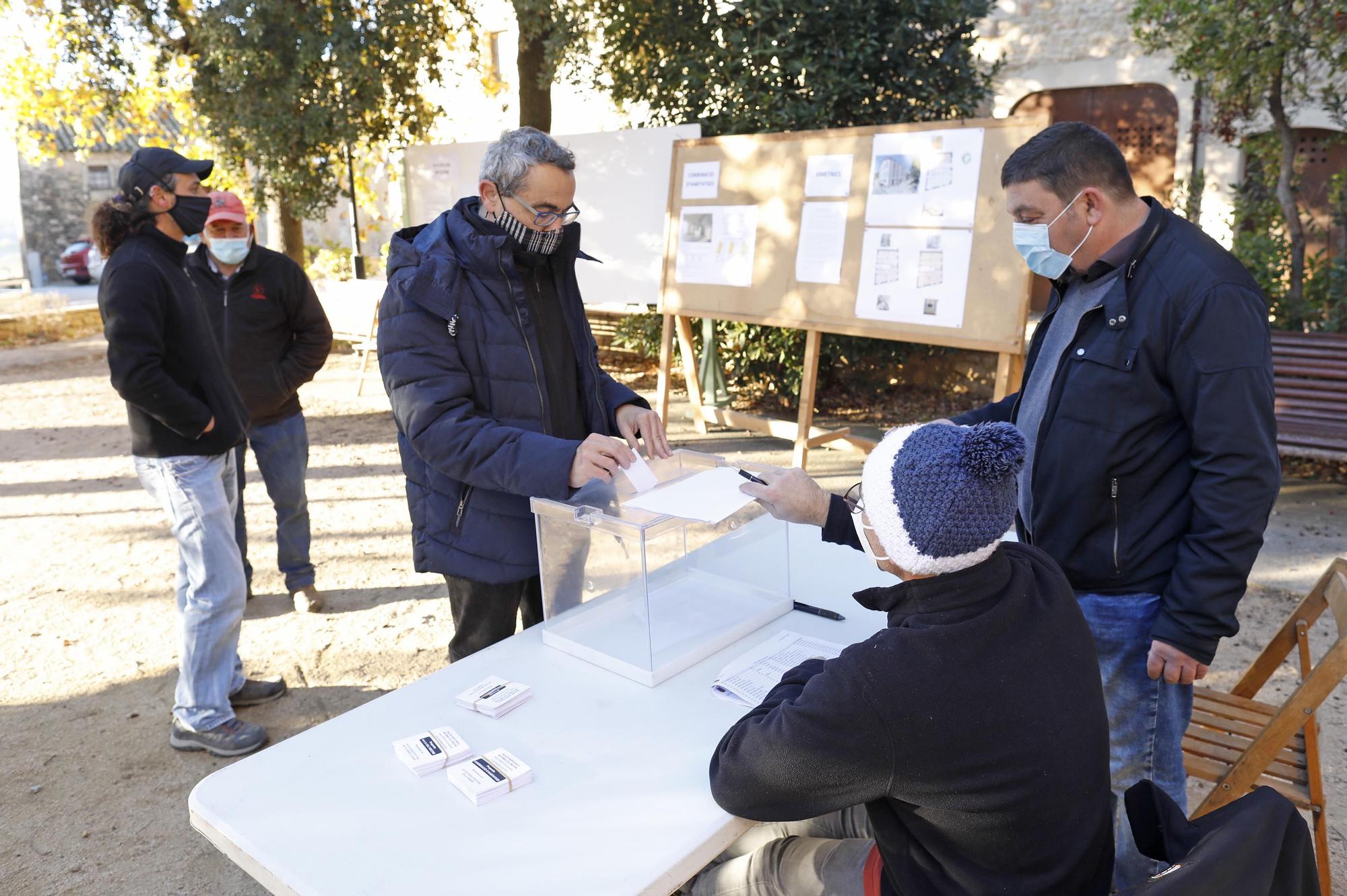 Unes 70 persones voten a Sant Esteve de Guialbes