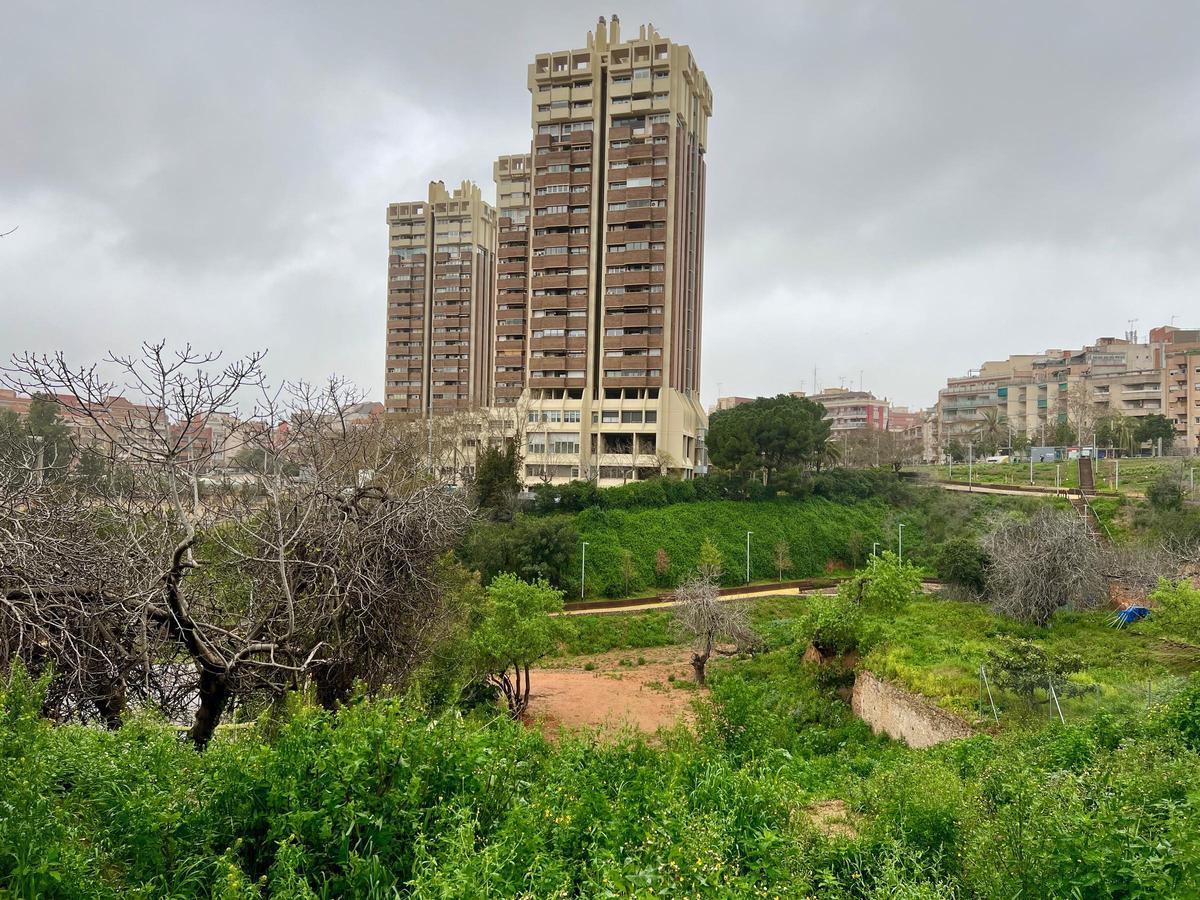 Solar que ocupaba, hasta su derribo en agosto de 2024, el edificio de 'El Barco' de Esplugues de Llobregat
