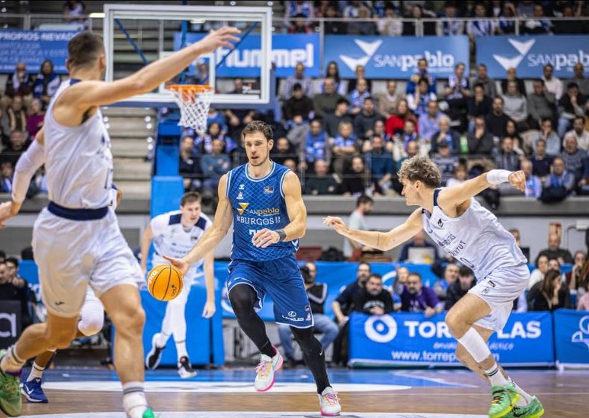 Ethan Happ con el San Pablo Burgos con el que ha recuperado la sonrisa en la Liga ACB
