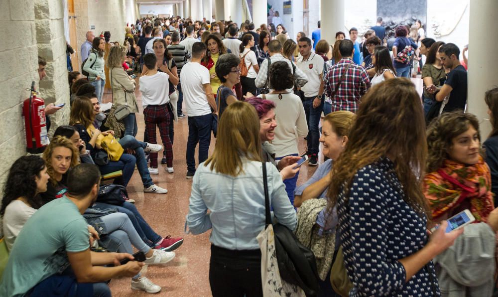 Miles de aspirantes en las oposiciones de Enfermería en Alicante