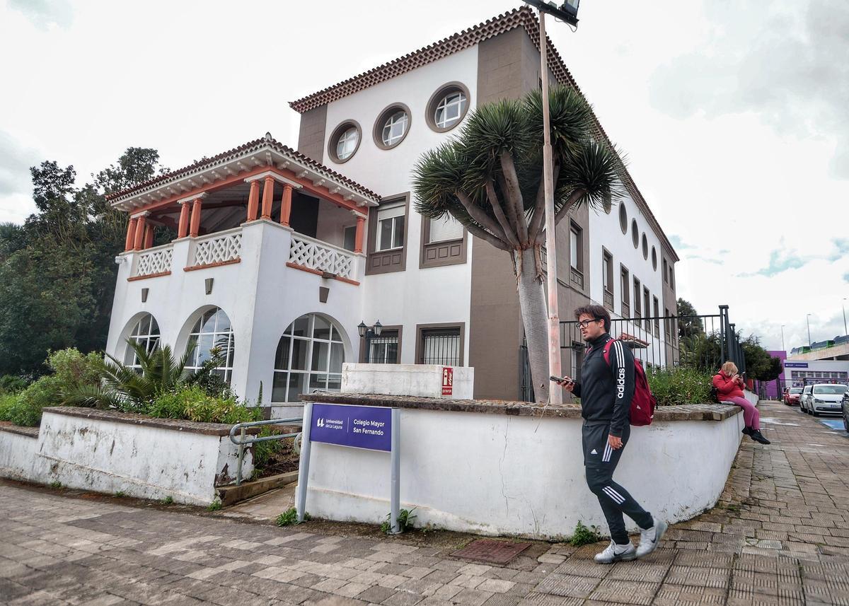 Fachada del Colegio Mayor San Fernando.