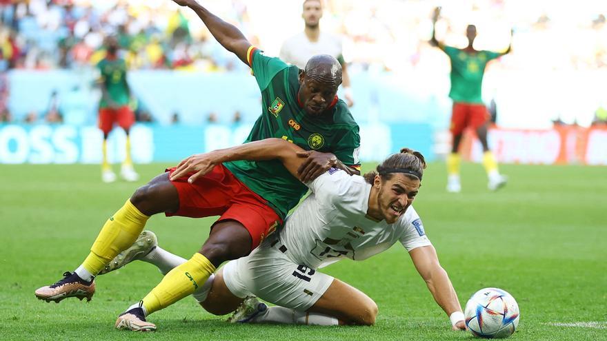 Camerun i Sèrbia empaten en un partit boig (3-3)