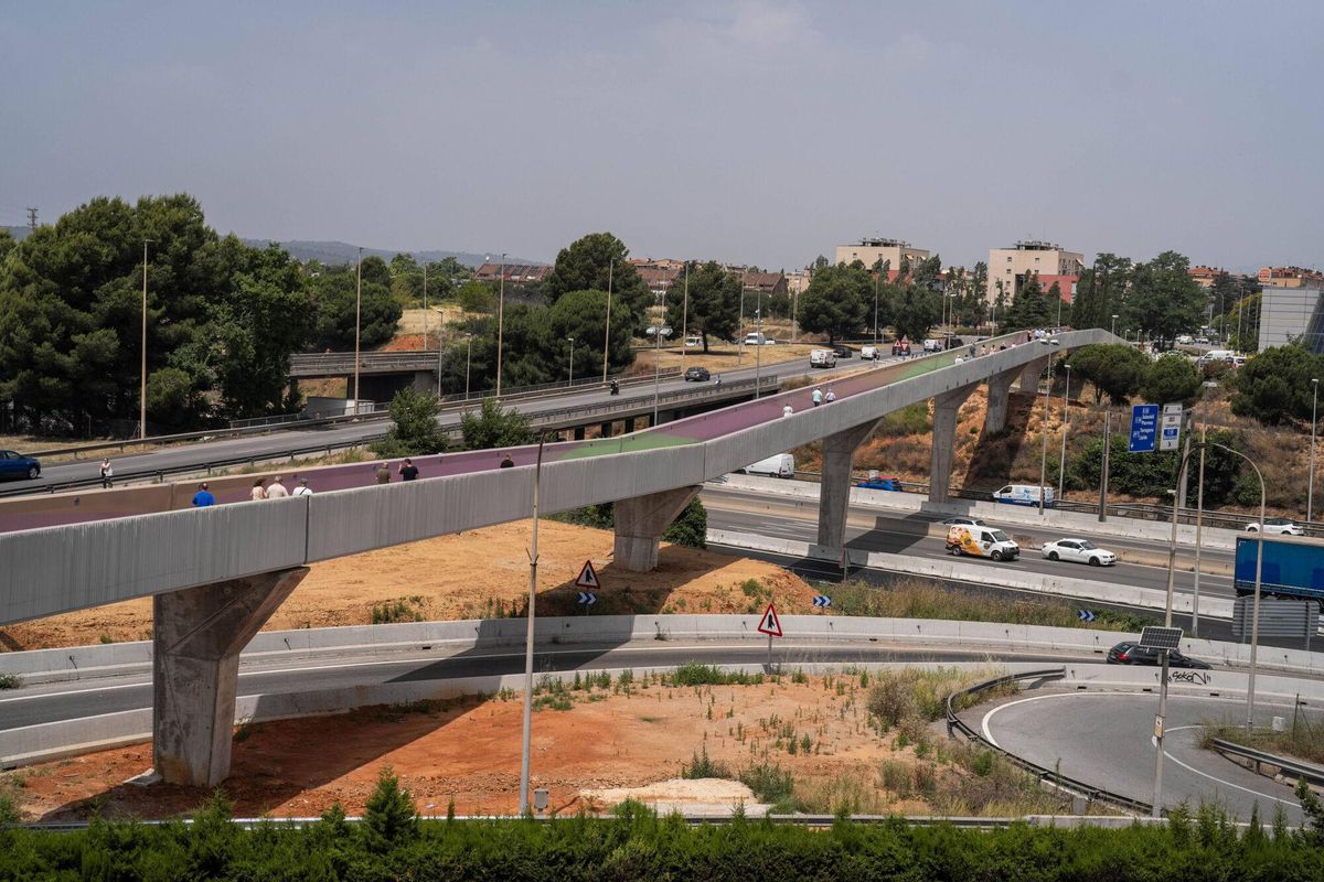 BARBERÀ DEL VALLÈS 13/06/2025 Barcelona. Inauguración del puente que conectara el núcleo urbano de Barberà del Vallès con Baricentro. El acto contará con la presencia de la Consellera de Territori, Sílvia Paneque, y del alcalde de Barberà, Xavier Garcés. FOTO de ZOWY VOETEN