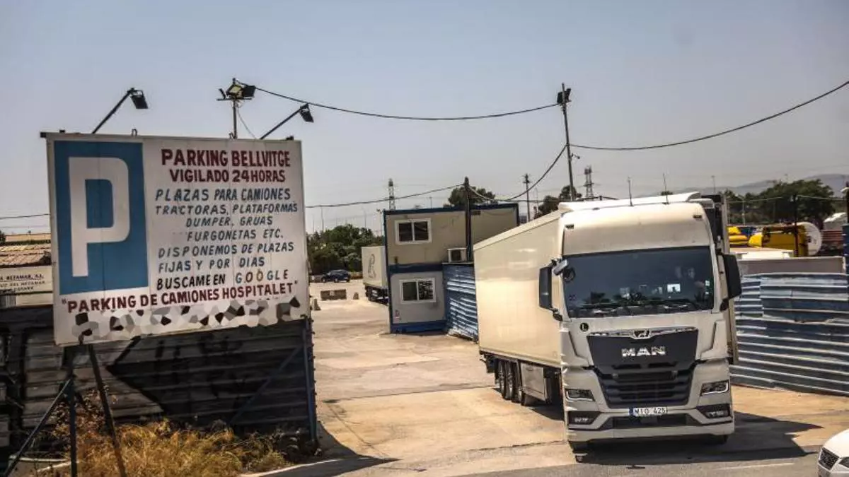 Los camioneros de L'Hospitalet evitan el desalojo con una cesión temporal 'in extremis'