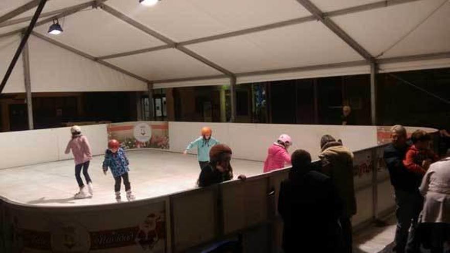 La pista de hielo instalada el año pasado en Llanes.