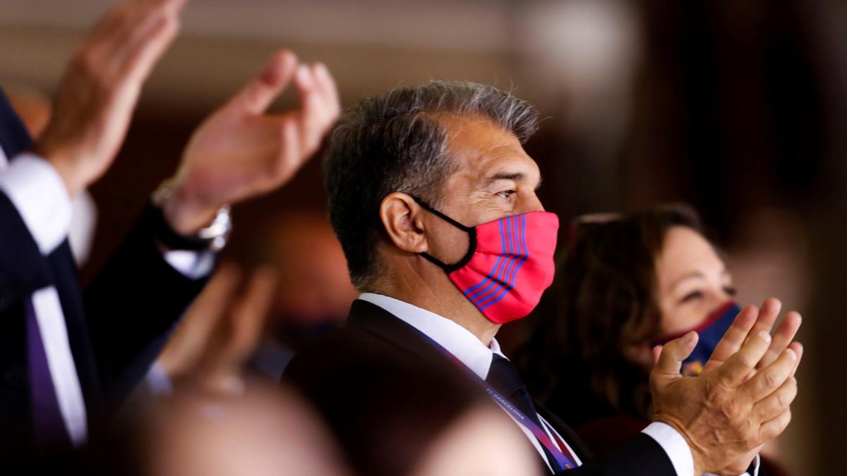 Laporta, en el palco del Palau Blaugrana.