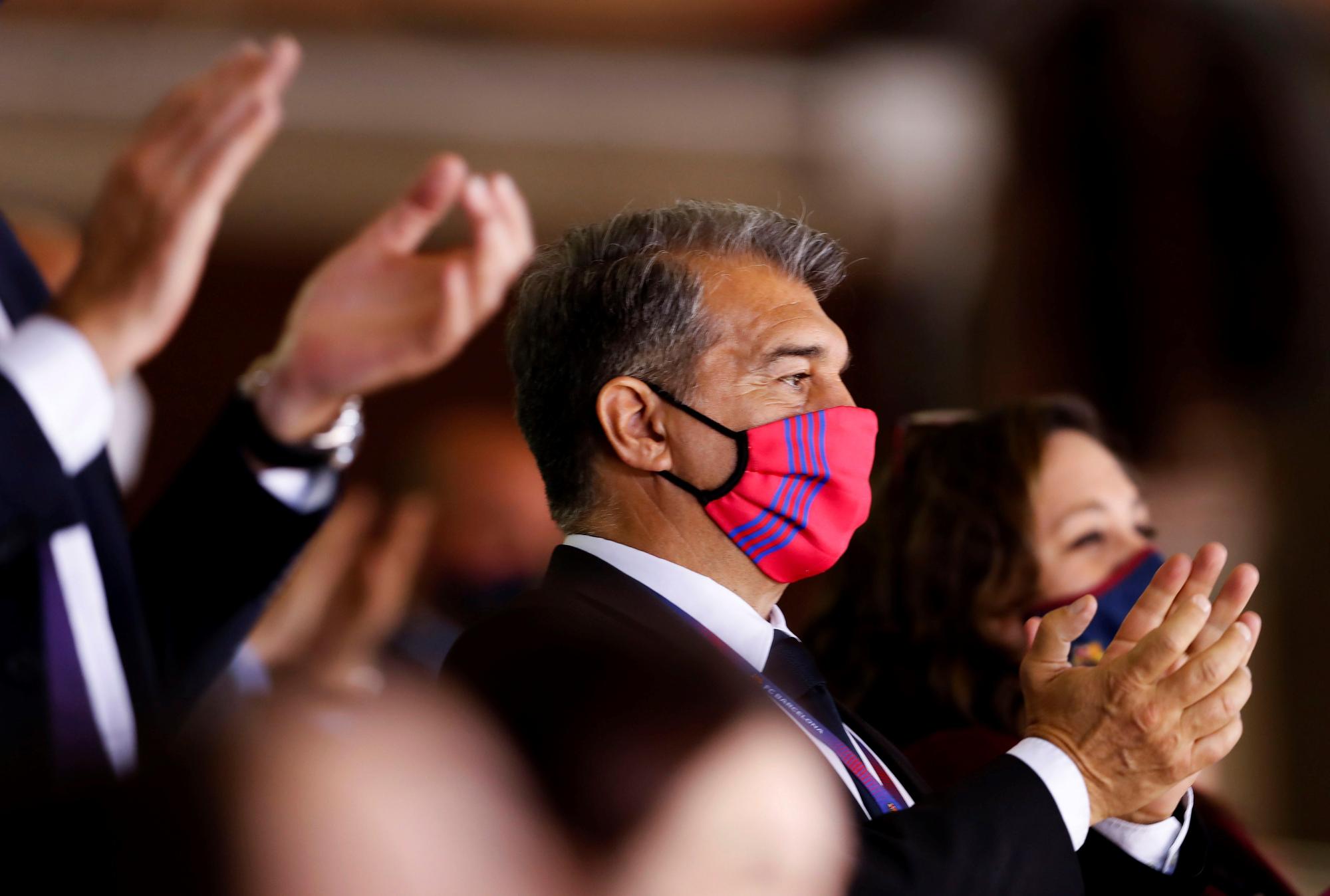 Laporta, en el palco del Palau Blaugrana.