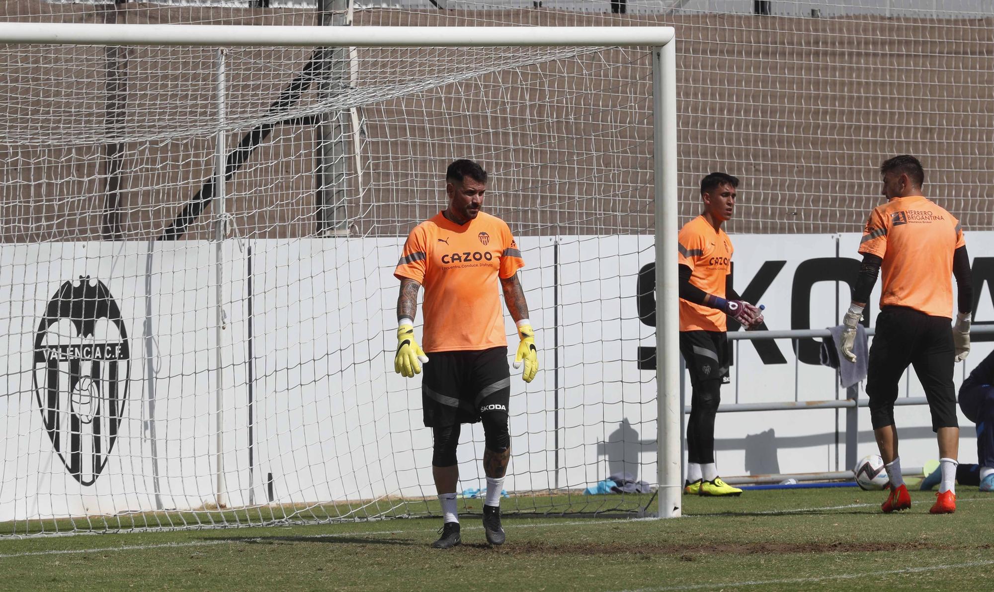 Entrenamiento del Valencia con Herrerín