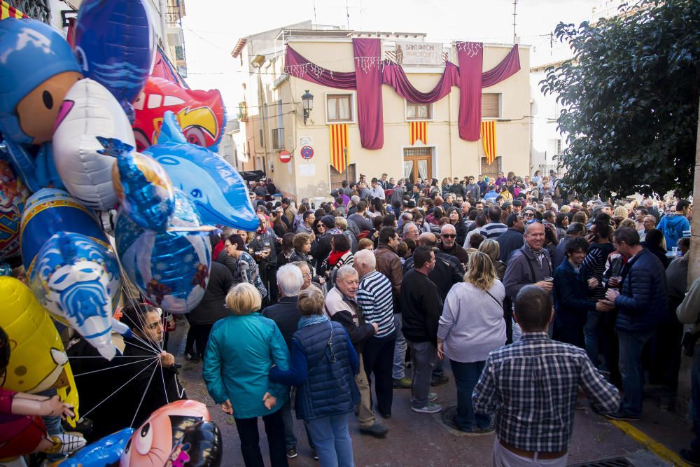 Relleu conmemora Sant Antoni reviviendo la matanza del cerdo