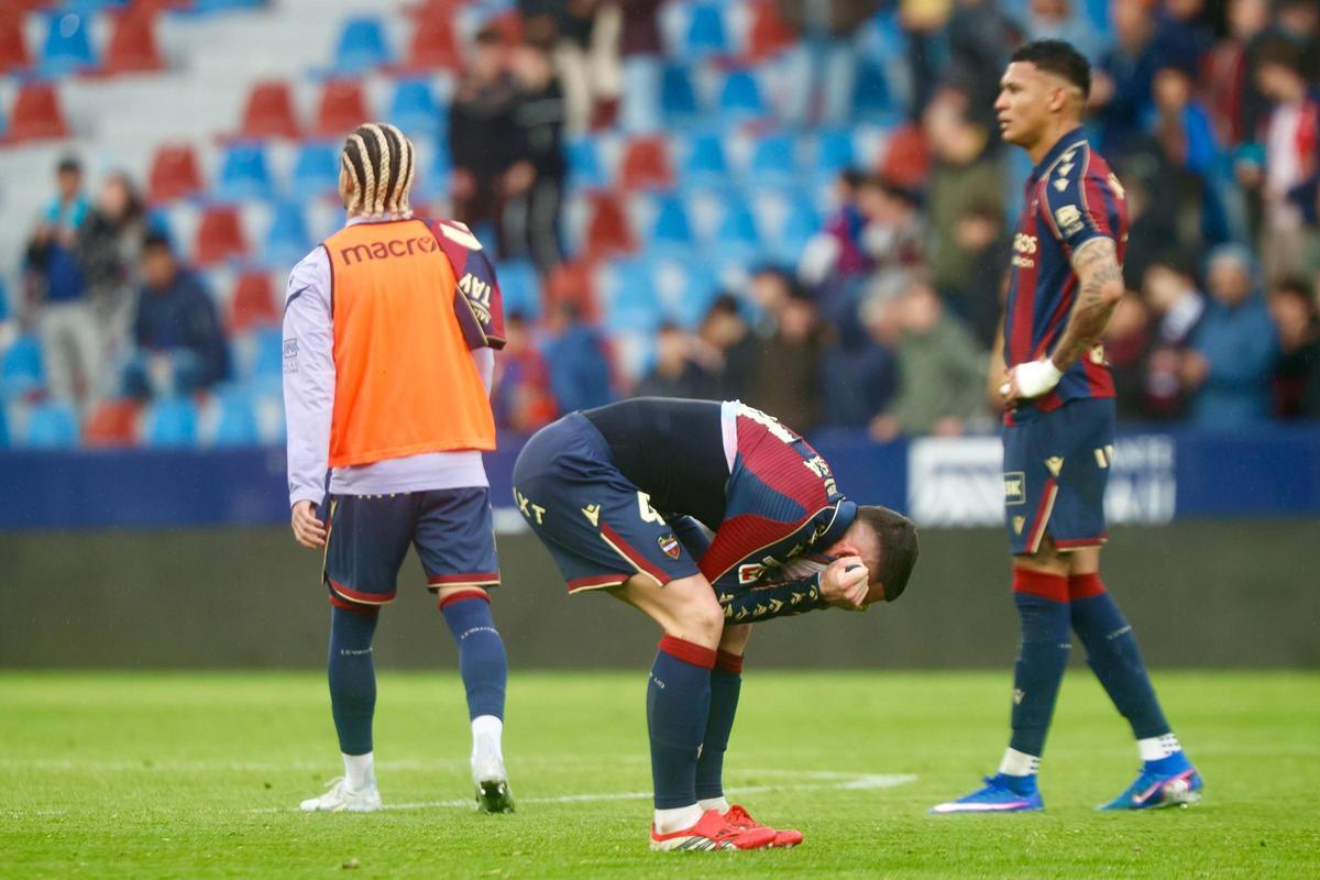 Dela, rabioso y dolorido tras sufrir el empate.