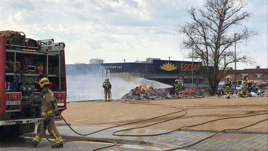 Incendi a Figueres, a la càrrega d&#039;un camió