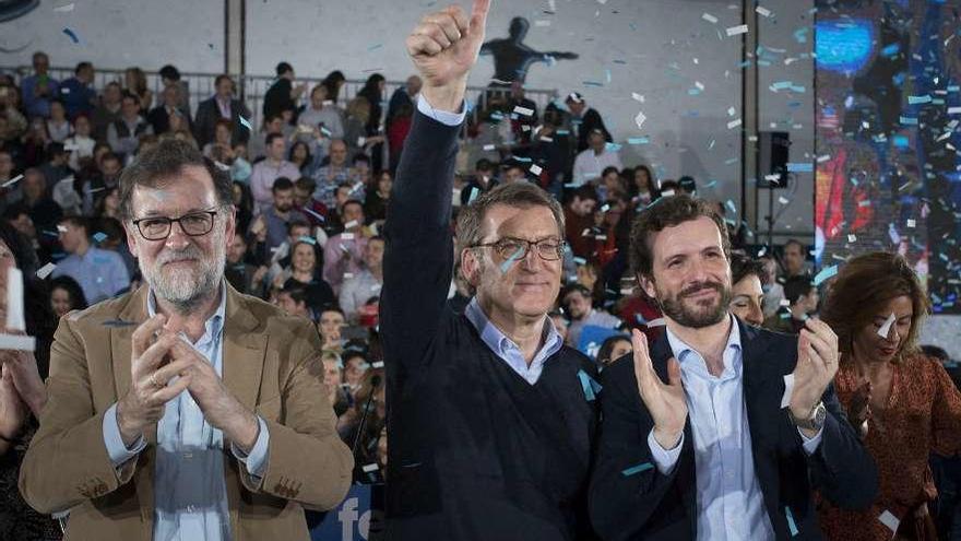 Mariano Rajoy, Núñez Feijóo y Pablo Casado, ayer, en el acto del PPdeG en Ourense. // Brais Lorenzo