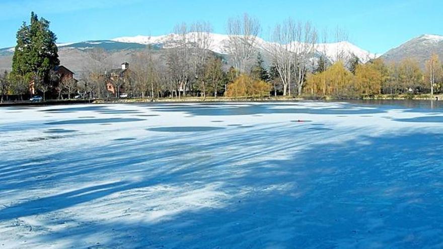 El llac de Puigcerdà gelat, on Vivas vol organitzar la travessa solidària