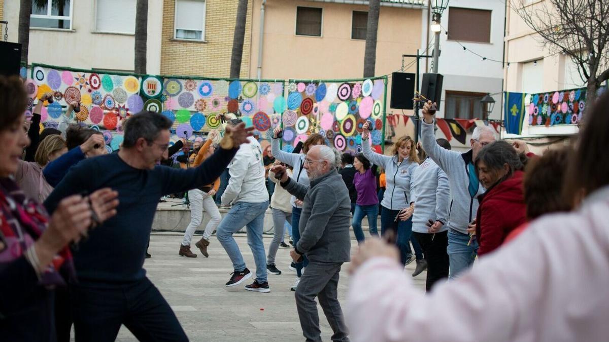 Una actividad de baile tradicional celebrada en Ròtova