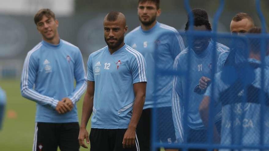 Rafinha, durante un entrenamiento en A Madroa. // Ricardo Grobas