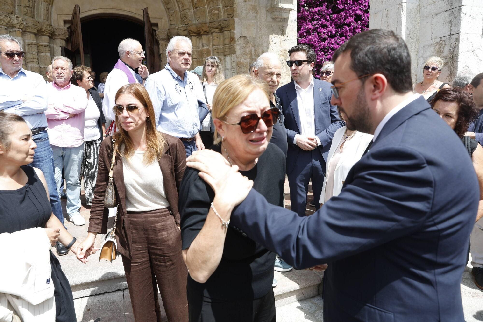 Las imágenes del funeral de Antonio Trevín en la basílica de Llanes.
