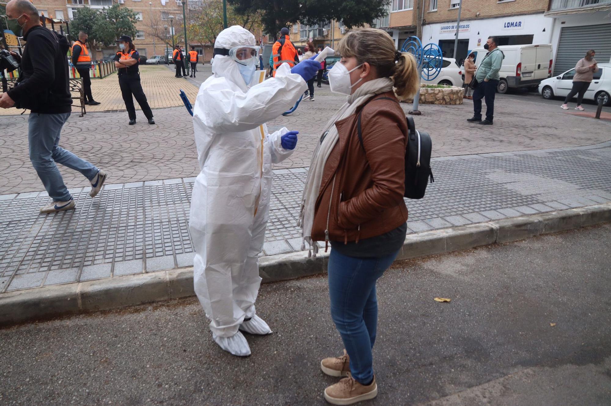 Test Covid a los vecinos de Málaga capital, en el barrio de La Luz