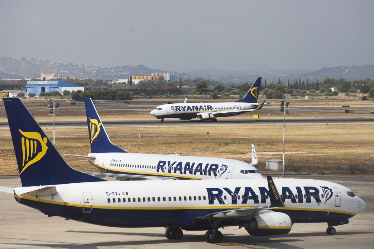 Aviones de Ryanair en el aeropuerto de Valencia, en una imagen de archivo.