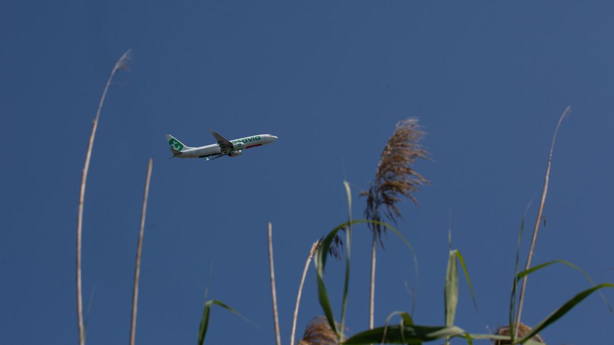 Un avió s&#039;enlaira des de l&#039;aeroport de Barcelona-El Prat