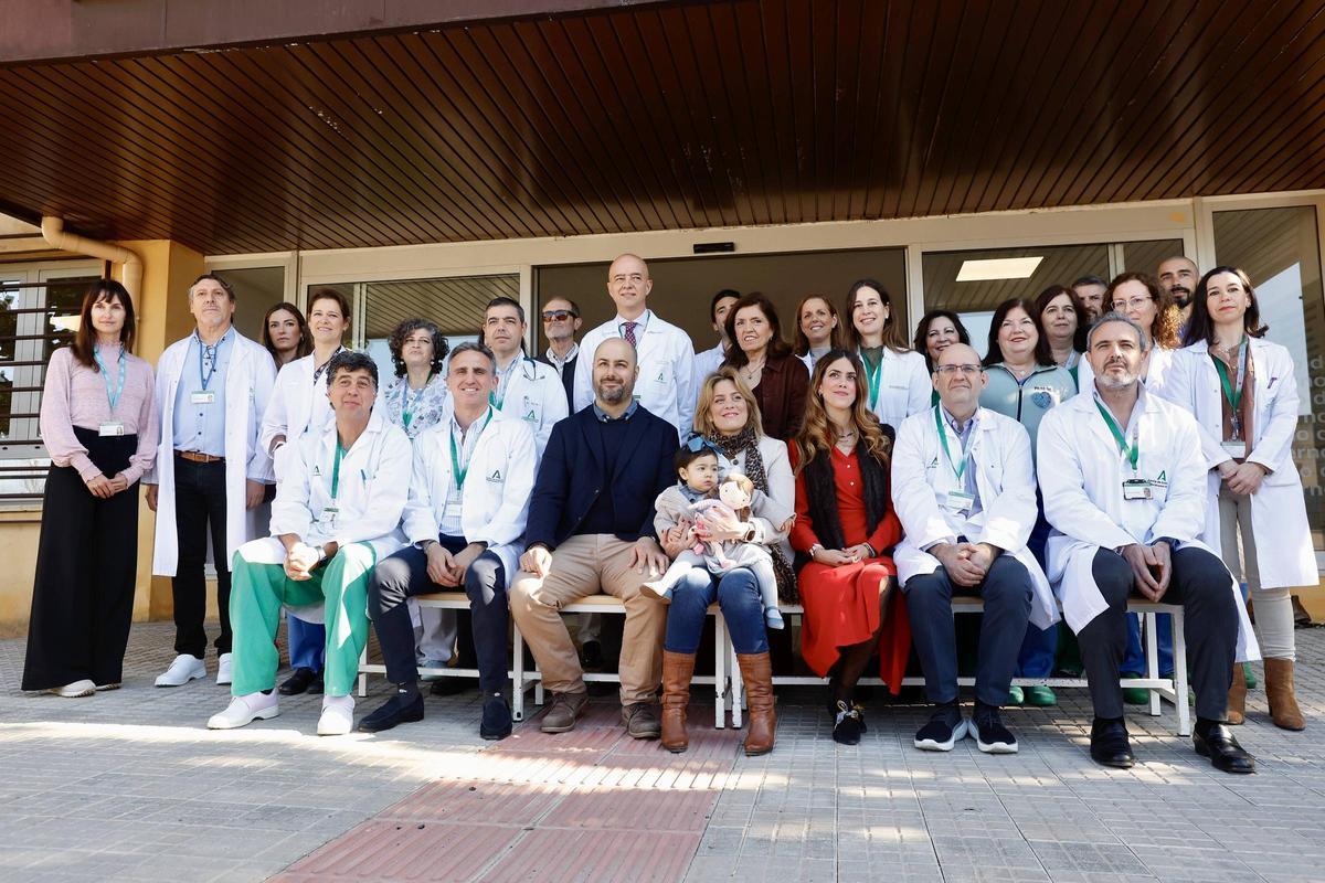 Presentación del primer trasplante hepático infantil de donante vivo, cuya extracción se hizo por cirugía robótica en el hospital Reina Sofía.