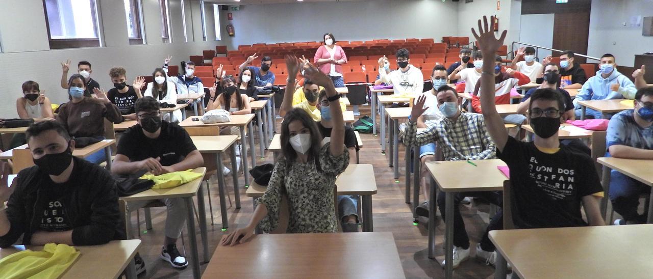 Nuevos estudiantes en la Facultad de Historia.