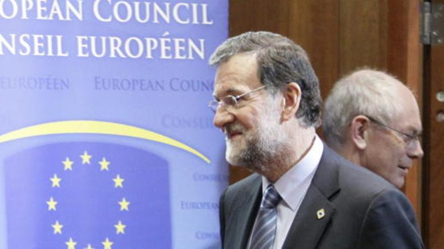 Rajoy se cruza con Van Rompuy.