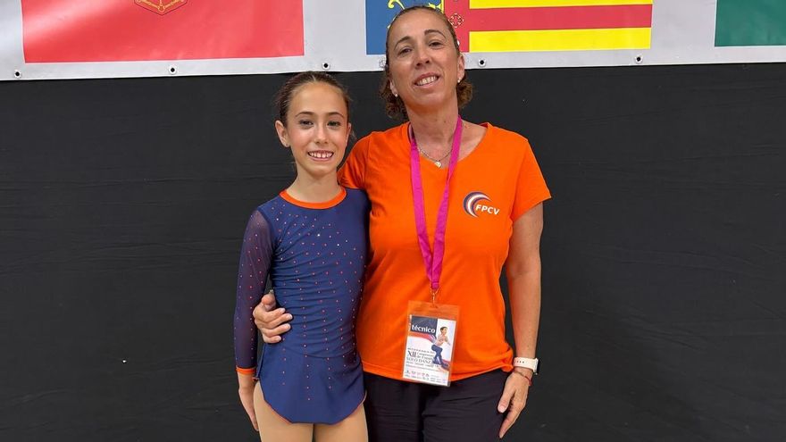 Patinadora y técnica, tras la competición nacional