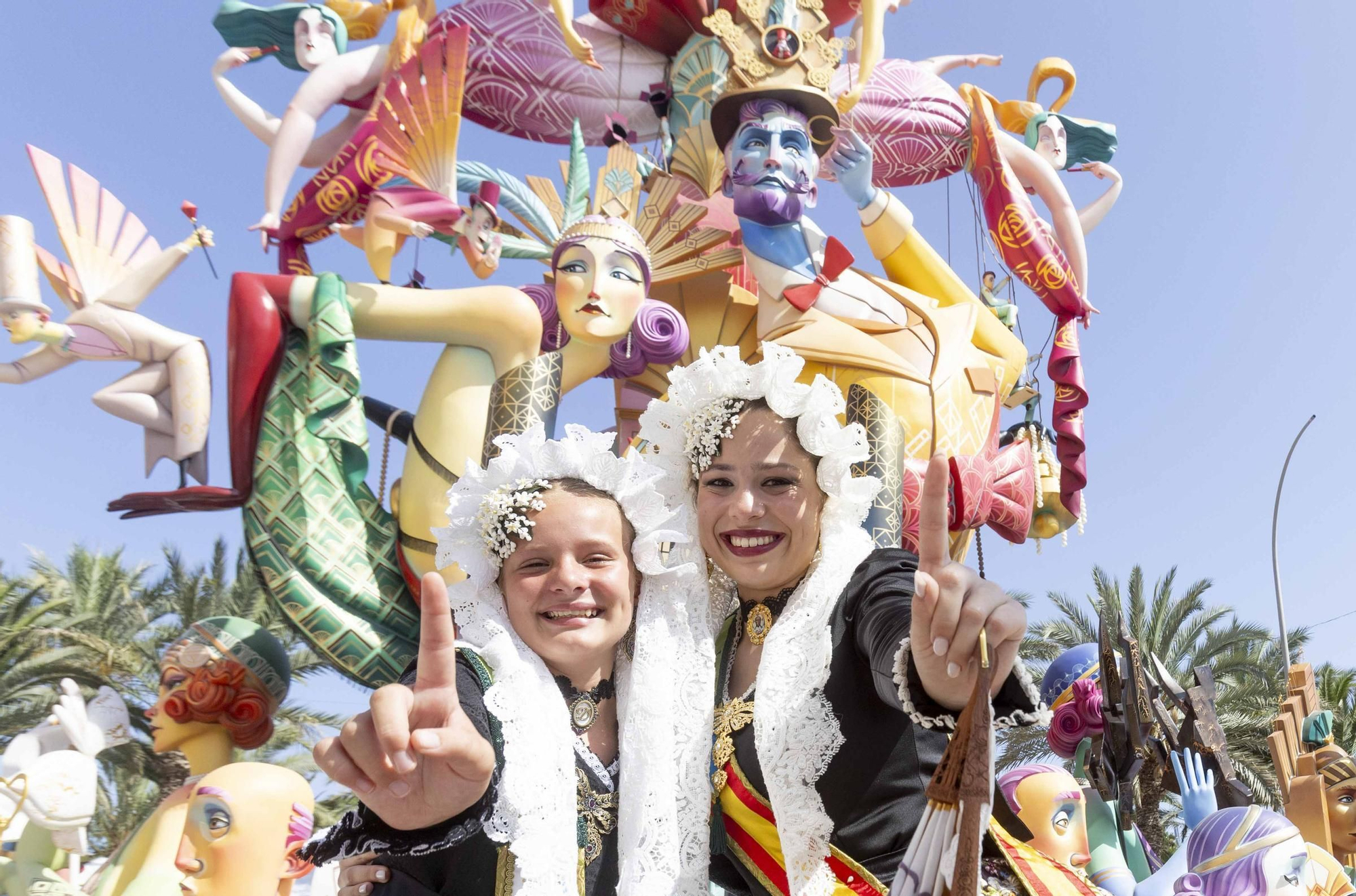 Baver - Els Antigons gana por primera vez el premio a la mejor hoguera de Alicante