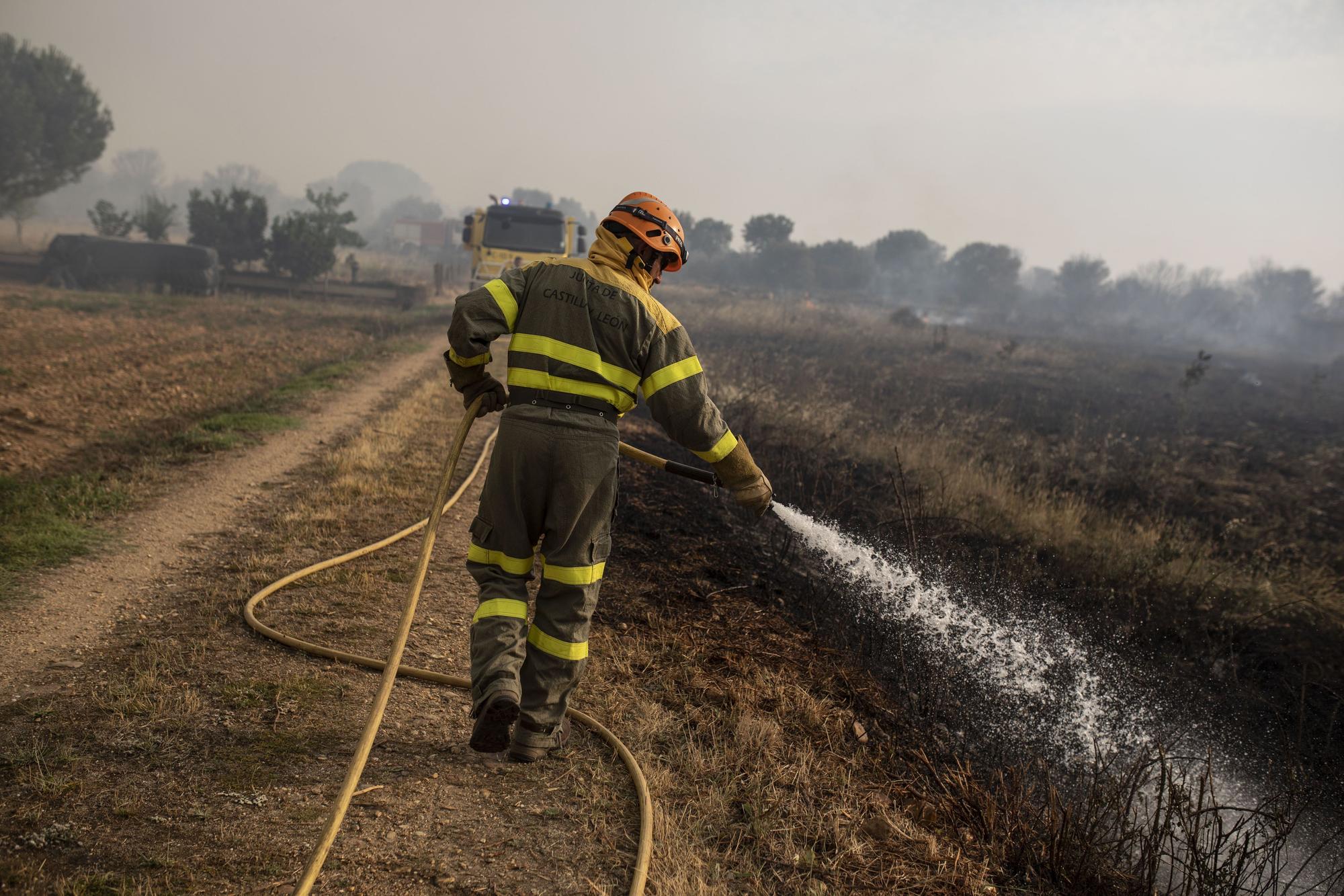 GALERÍA | El incendio de la Sierra de la Culebra, en imágenes