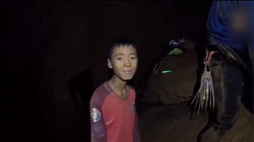 Angustia en Tailandia por cómo sacar de la cueva inundada a las 13 personas