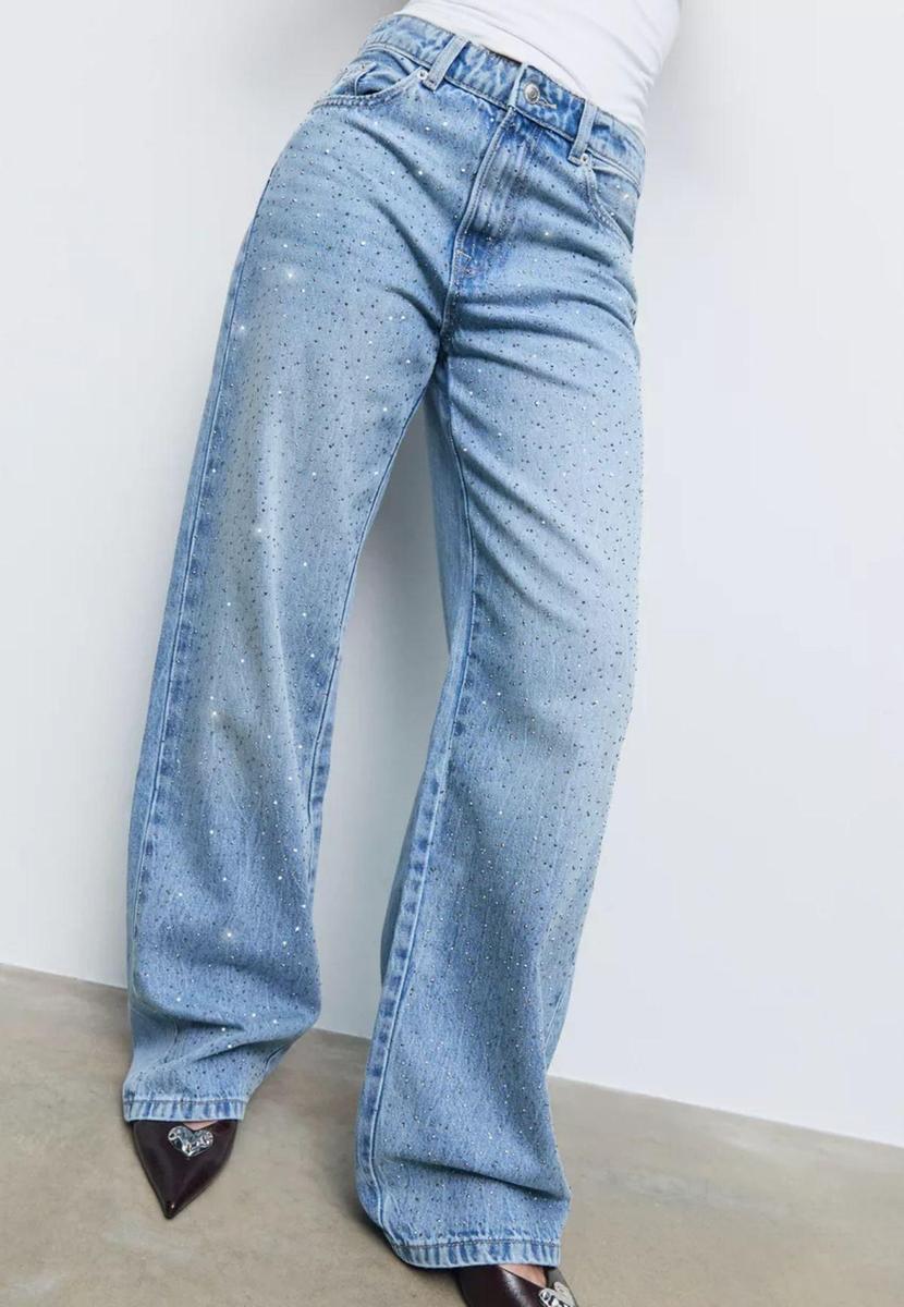 pantalones-vaqueros-brillos-stradivarius-colas-en-el-stradivarius-de
