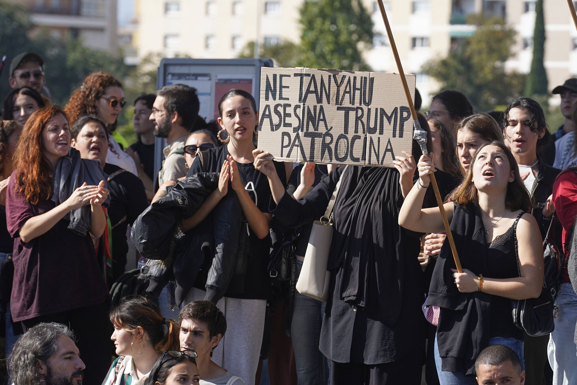 Girona estació tren convencional vies tallades manifestació propalestina intersindical