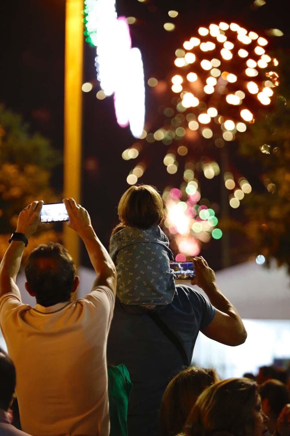 Luces y fuegos artificiales dan inicio a la Feria