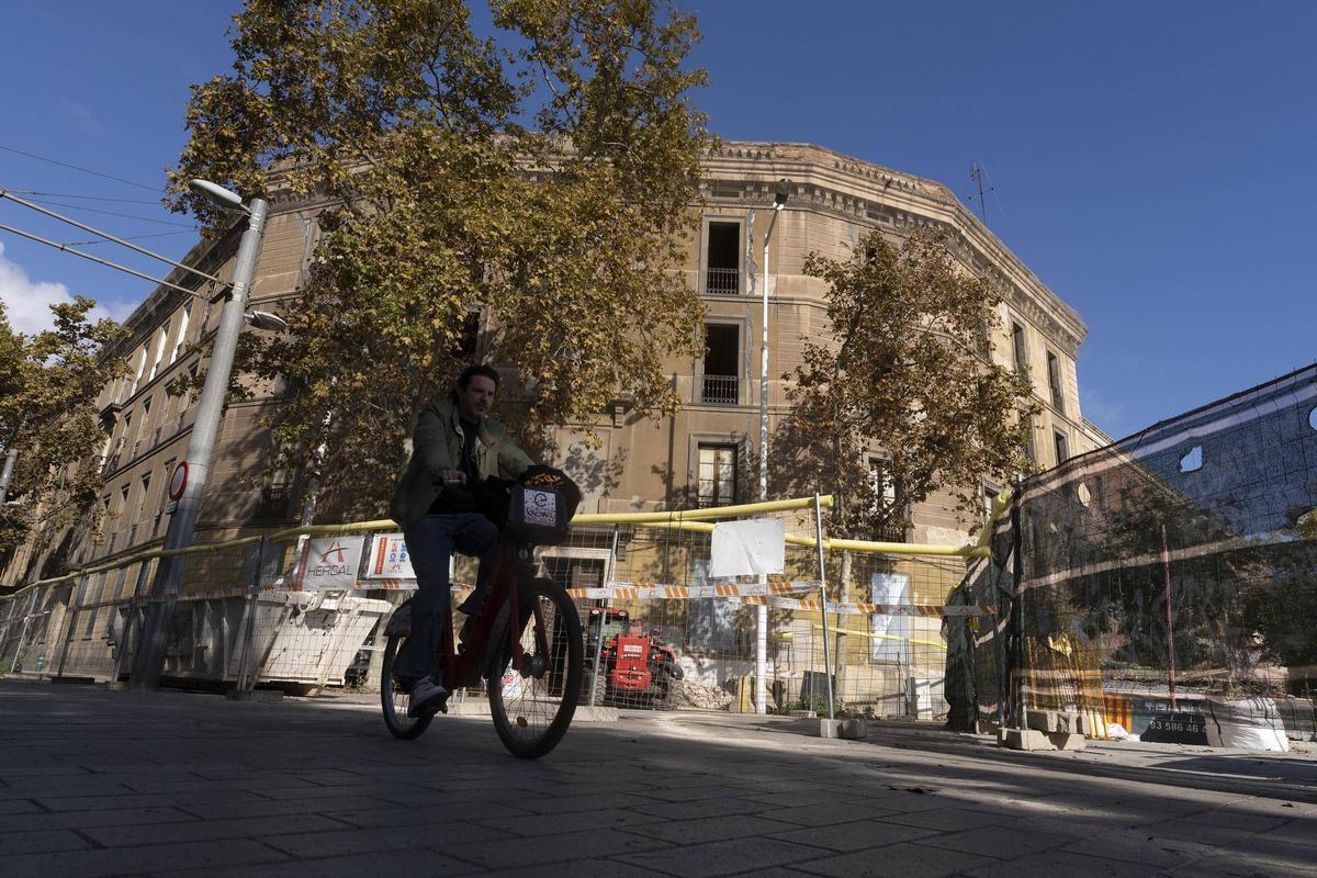 La UPF derriba las últimas casas de los militares de la Ciutadella para ampliar el campus