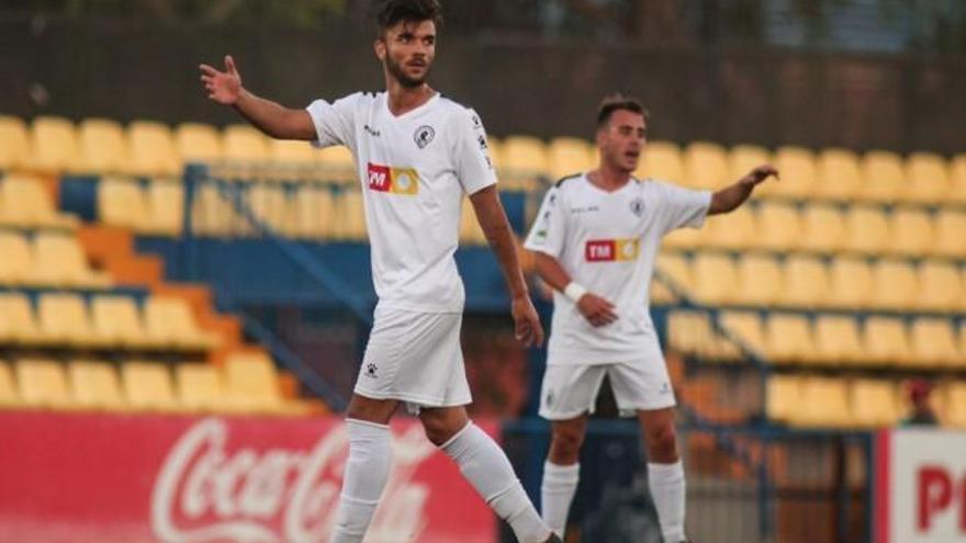 Álvaro Pérez, con el Hércules, durante esta temporada.