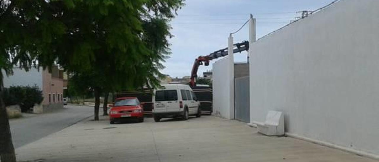 Vecinos de la zona norte de Benicarló protestan por la instalación de dos crematorios