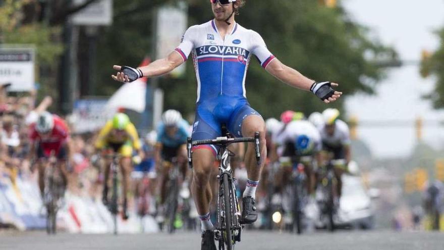 Peter Sagan festeja su triunfo al cruzar la meta en Richmond. // Shawn Thew