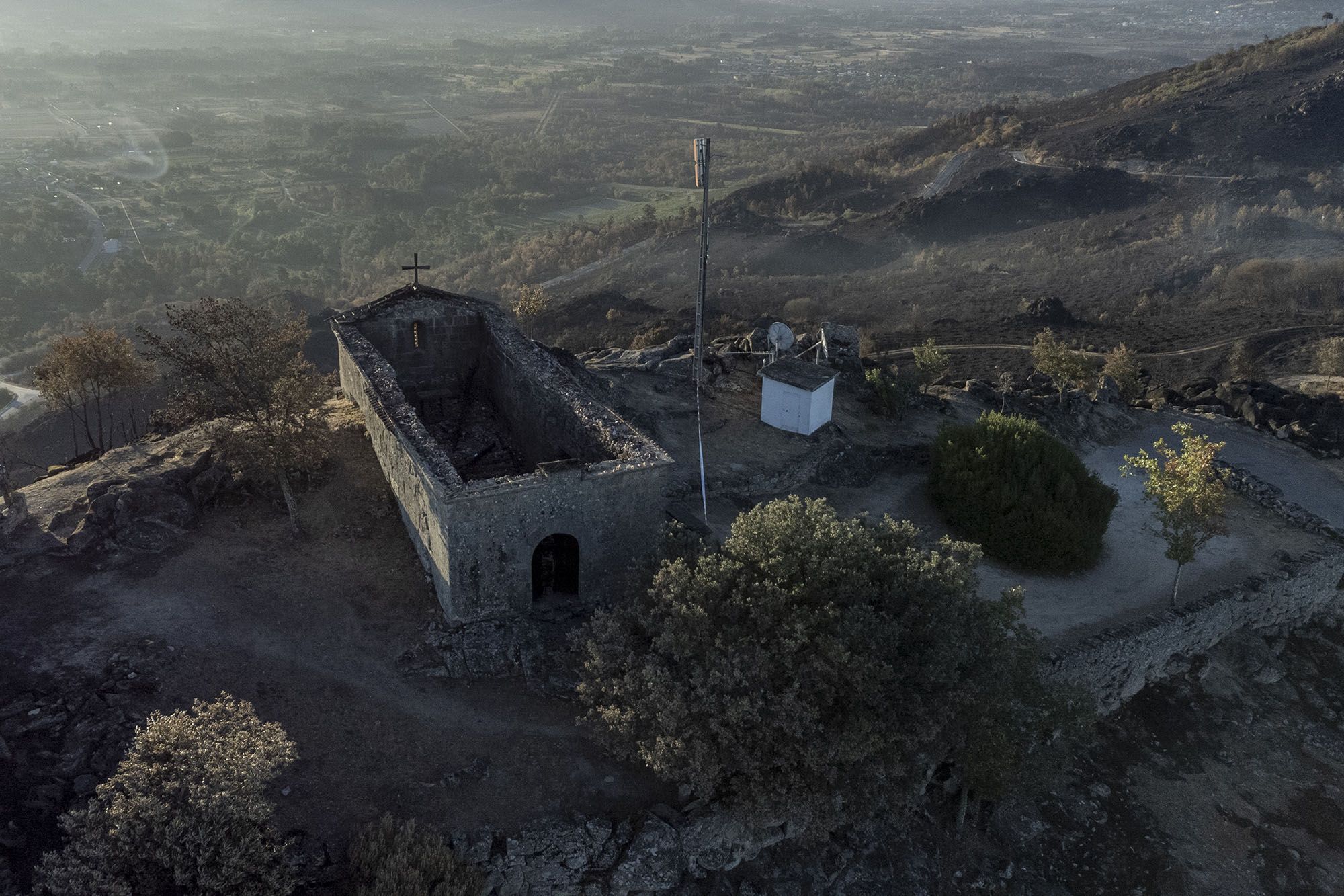 La capilla de Santa Ana, en Oímbra, justo después del incendio