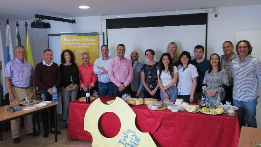 Los participantes del proyecto Tastecheesetour en Santa María de Guía