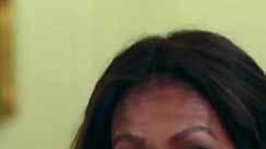 Michelle Obama, con un nabo, en el vídeo.