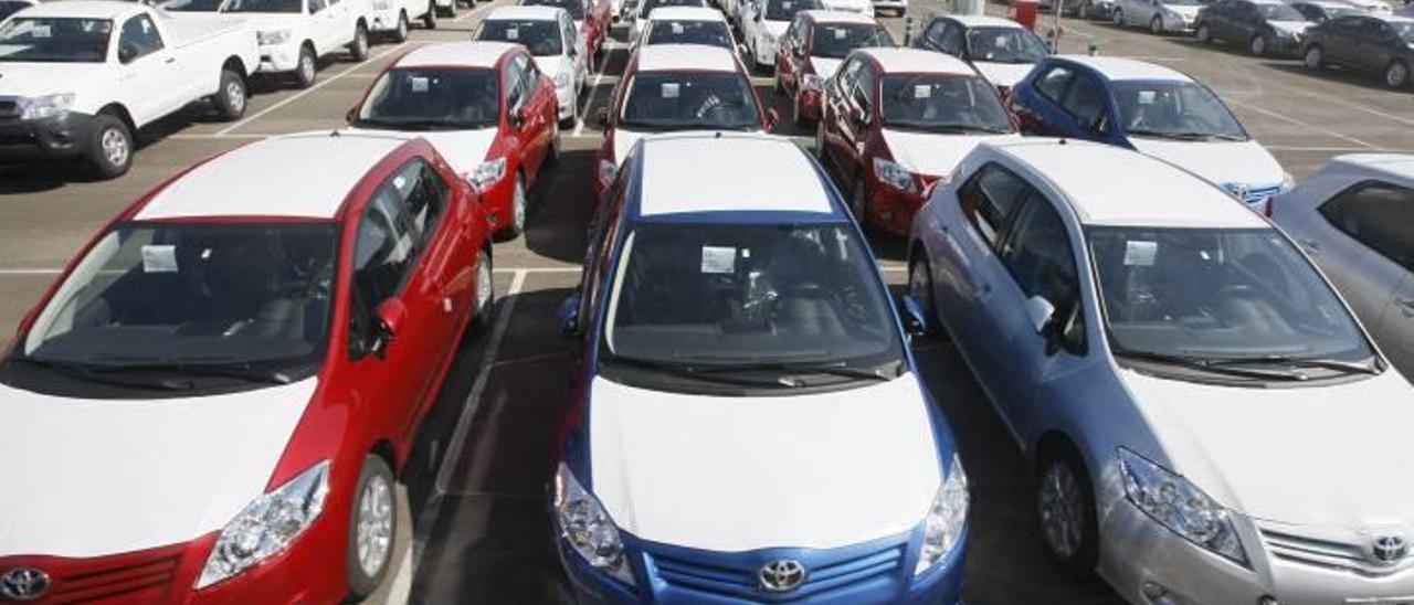 Imagen de archivo de coches Toyota en el puerto de Sagunt.