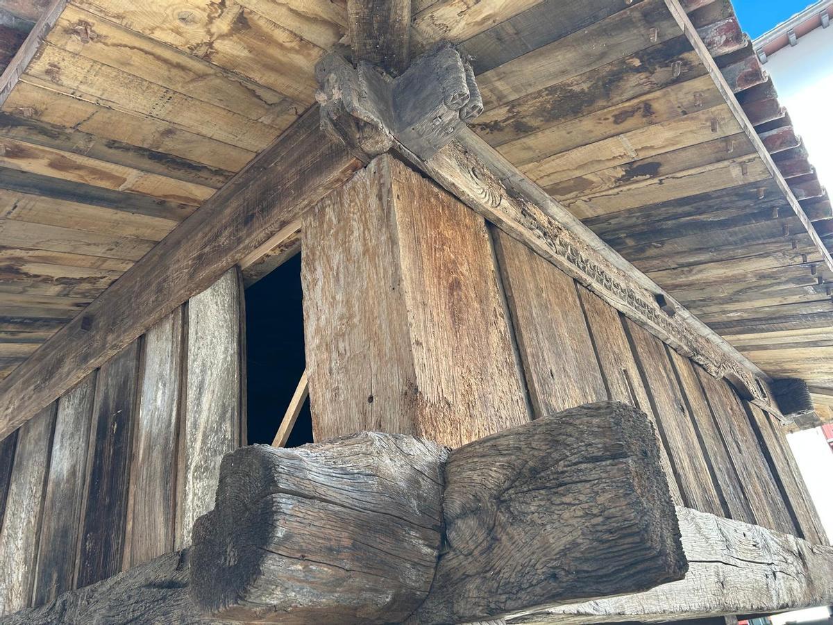 El hórreo del siglo XVI restaurado ya luce en el centro de Villaviciosa El hórreo del siglo XVI restaurado ya luce en el centro de Villaviciosa