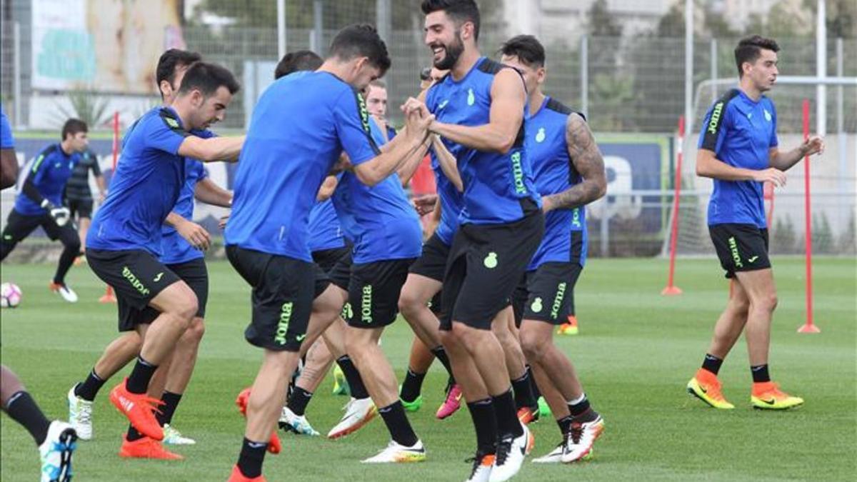 Álvaro González, distendido durante un entrenamiento