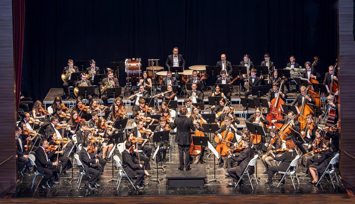La Orquestra Simfònica de Caixa Ontinyent en una actuación.