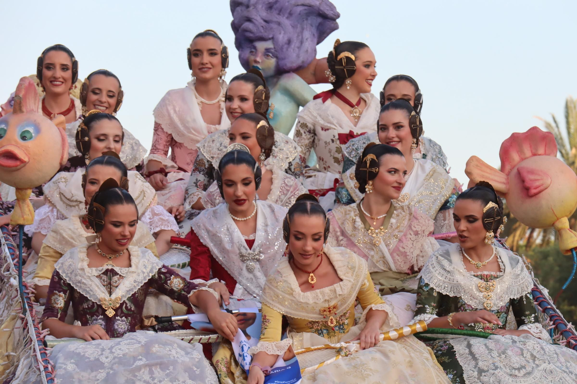 Las candidatas a Fallera Mayor de València 2026 se estrenan en la Batalla de Flores