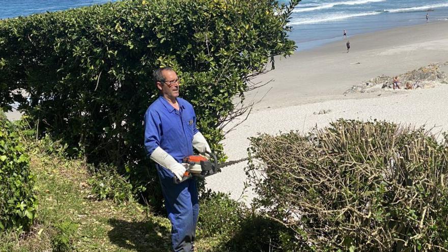 Trabajos de limpieza en Caión y en el sendero de Saldoiro