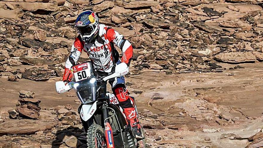 Chunchunguppe Shivashankar Santosh, con la moto del equipo Hero.