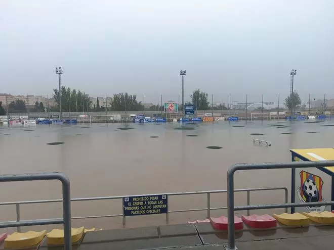 El antes y el después del campo de fútbol de San José tras la gran tormenta del sábado