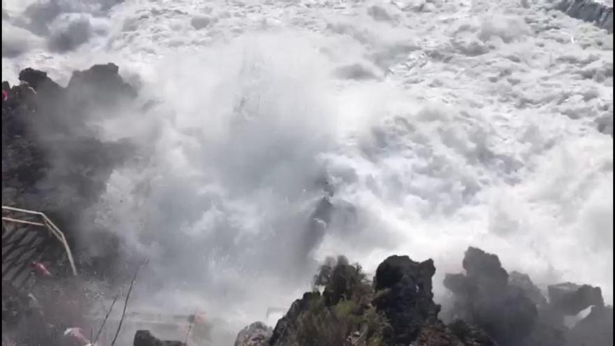 Dos personas fallecen en la costa de Santiago del Teide y se busca a otras dos